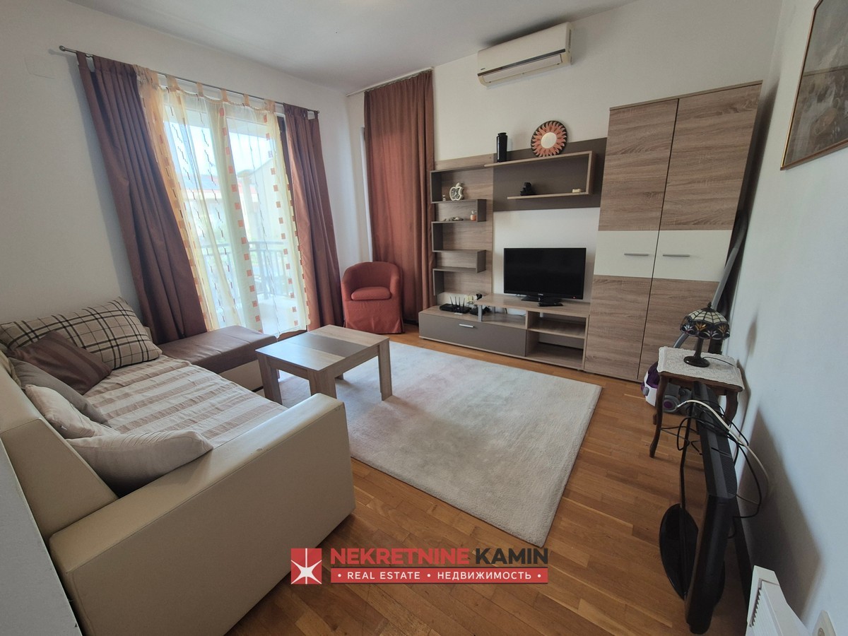 Jednosoban stan+parking mjesto u širem centru grada, Budva 